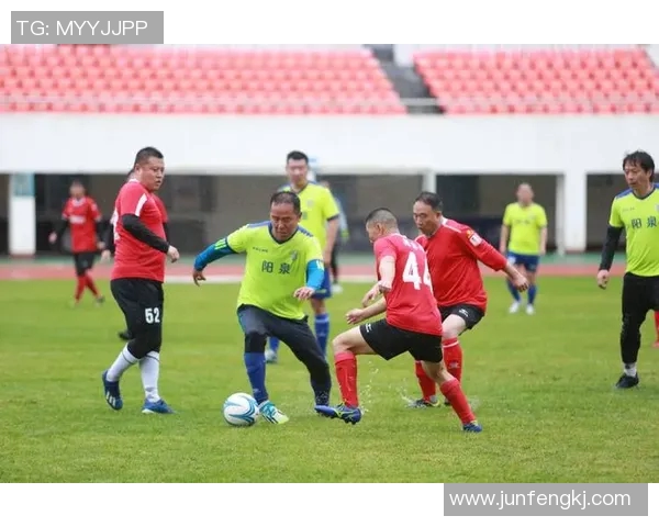 足球明星挑战话题标签引发热议球迷热情高涨的背后故事 足球明星挑战话题标签引发热议球迷热情高涨的背后故事