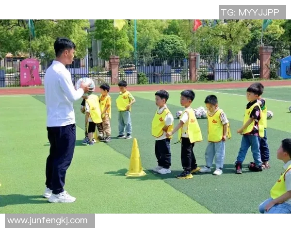 小孩与足球明星的奇妙互动教会了我们舞蹈与运动的完美结合 小孩与足球明星的奇妙互动教会了我们舞蹈与运动的完美结合